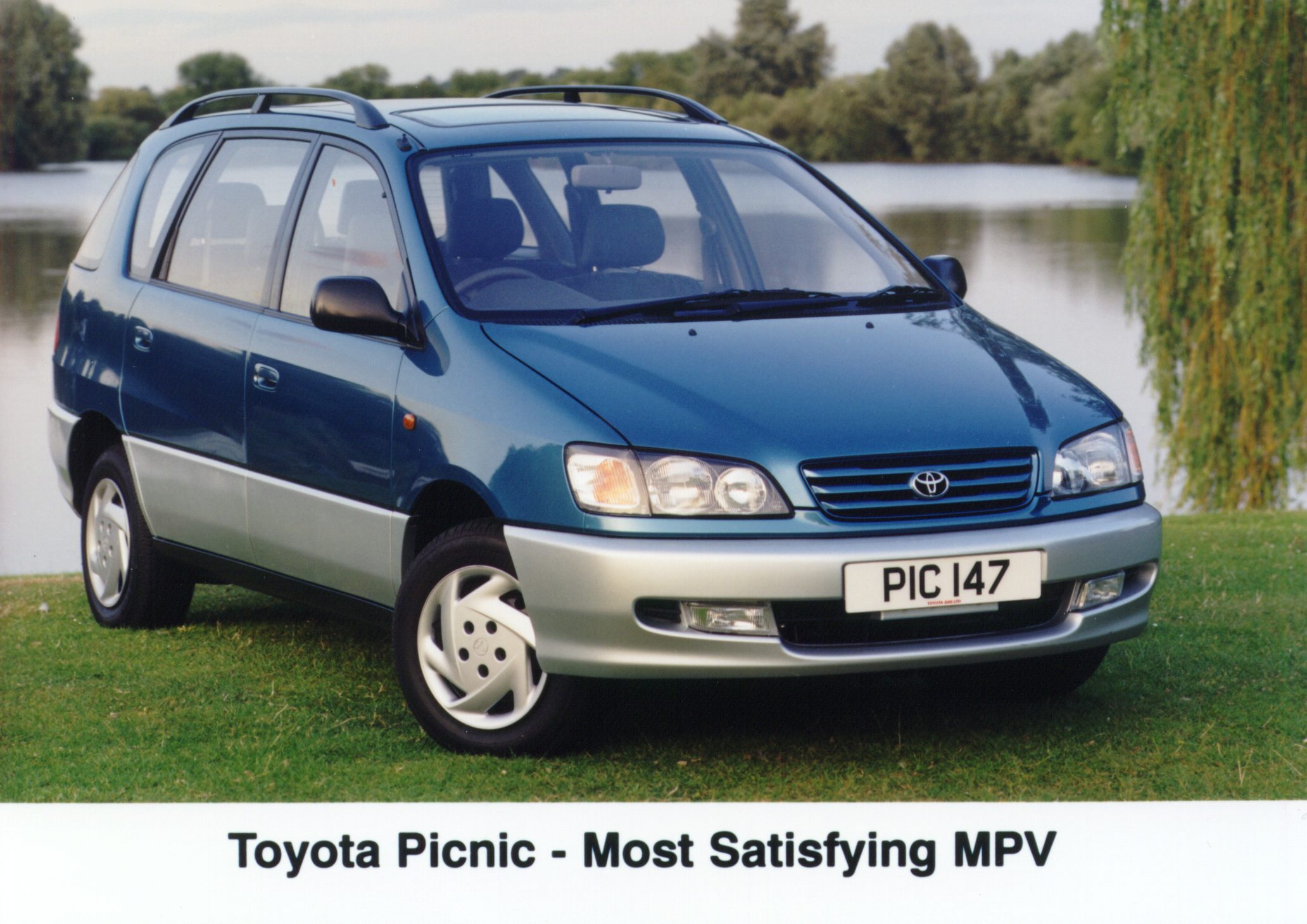 Машина пикник. Toyota Picnic 1996. Toyota Picnic 2001. Тойота пикник 2000. Тойота пикник 1.