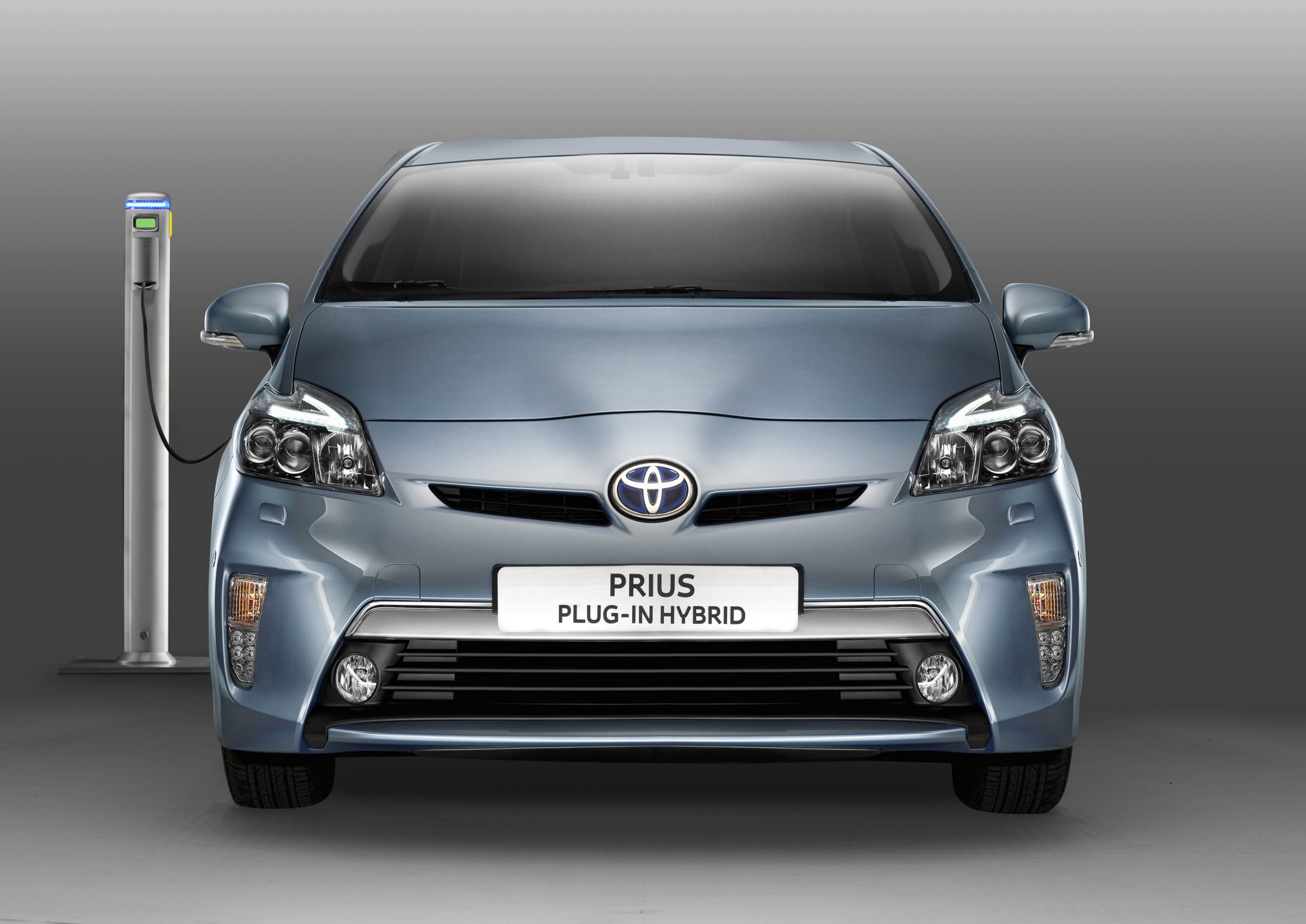 Toyota premieres 5th-generation Prius plug-in