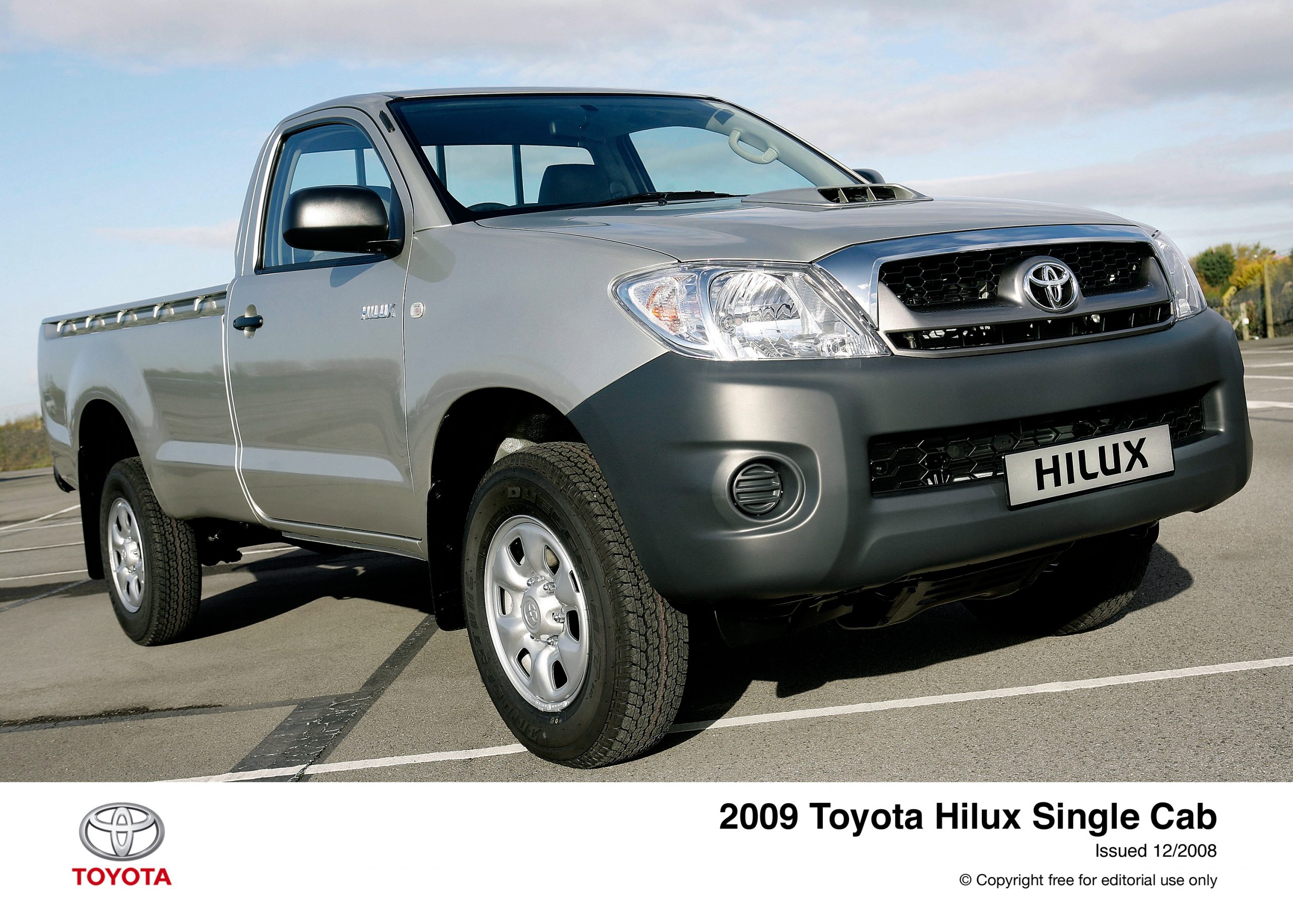 Хайлюкс купить бу россия. Toyota Hilux 4. Toyota Hilux 2. Toyota Hilux Single Cab. Toyota Hilux 2.5.