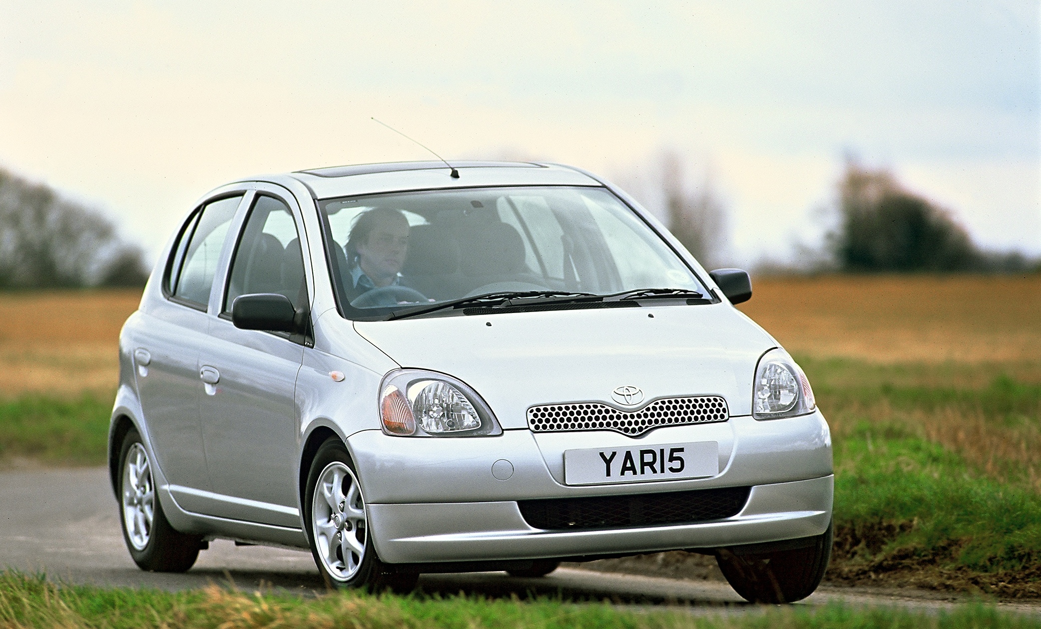 Ярис 2000 год. Toyota Yaris 1999. Тойота Ярис 1999 1.0. Toyota Vitz 1999-2005. Toyota Yaris 1.3.