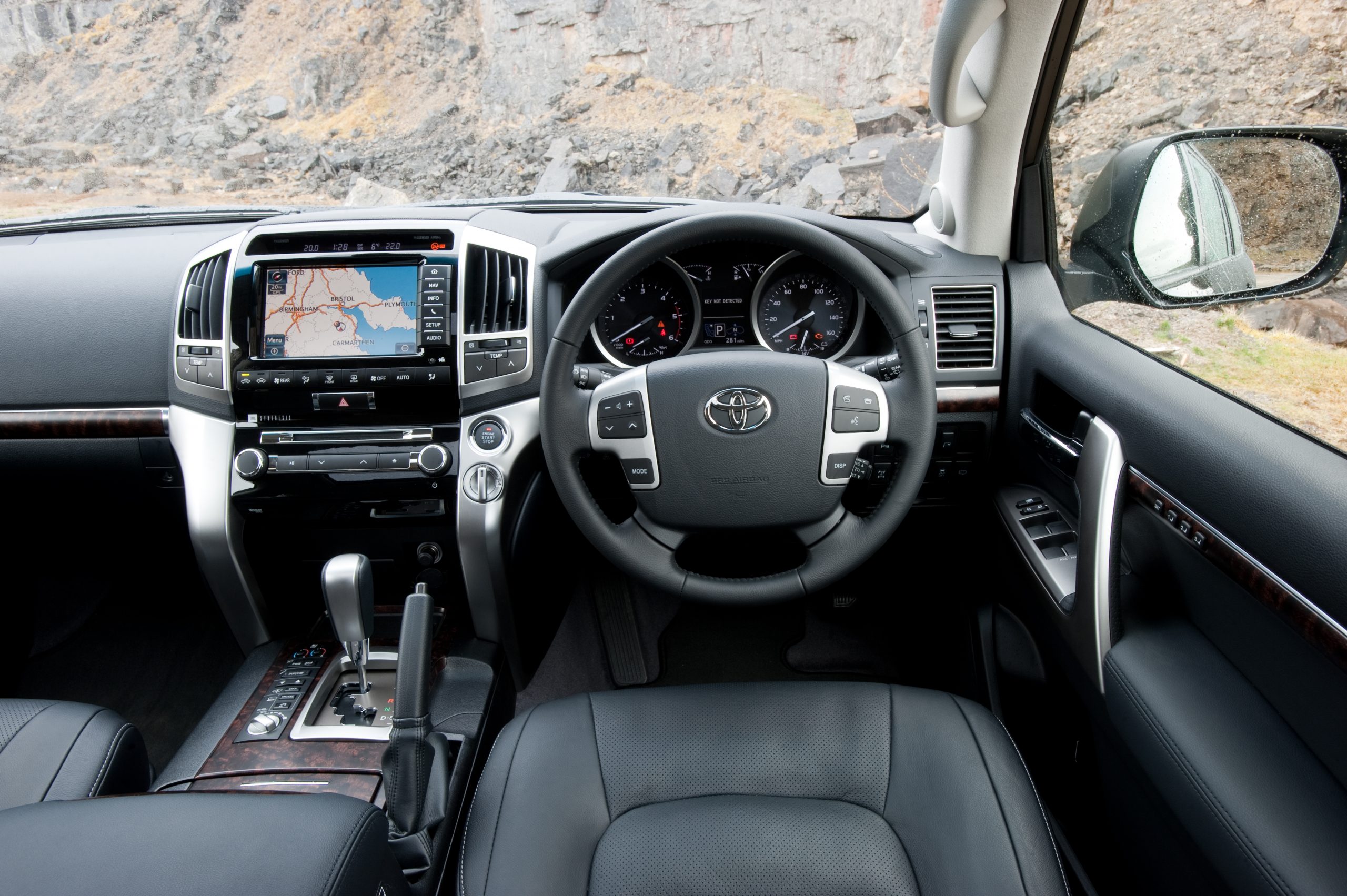 Крузер 200 2012 год. Toyota Land Cruiser 200 v8. Toyota Land Cruiser 200 Interior. Toyota Land Cruiser 200 2012. Тойота ленд Крузер 200 салон.