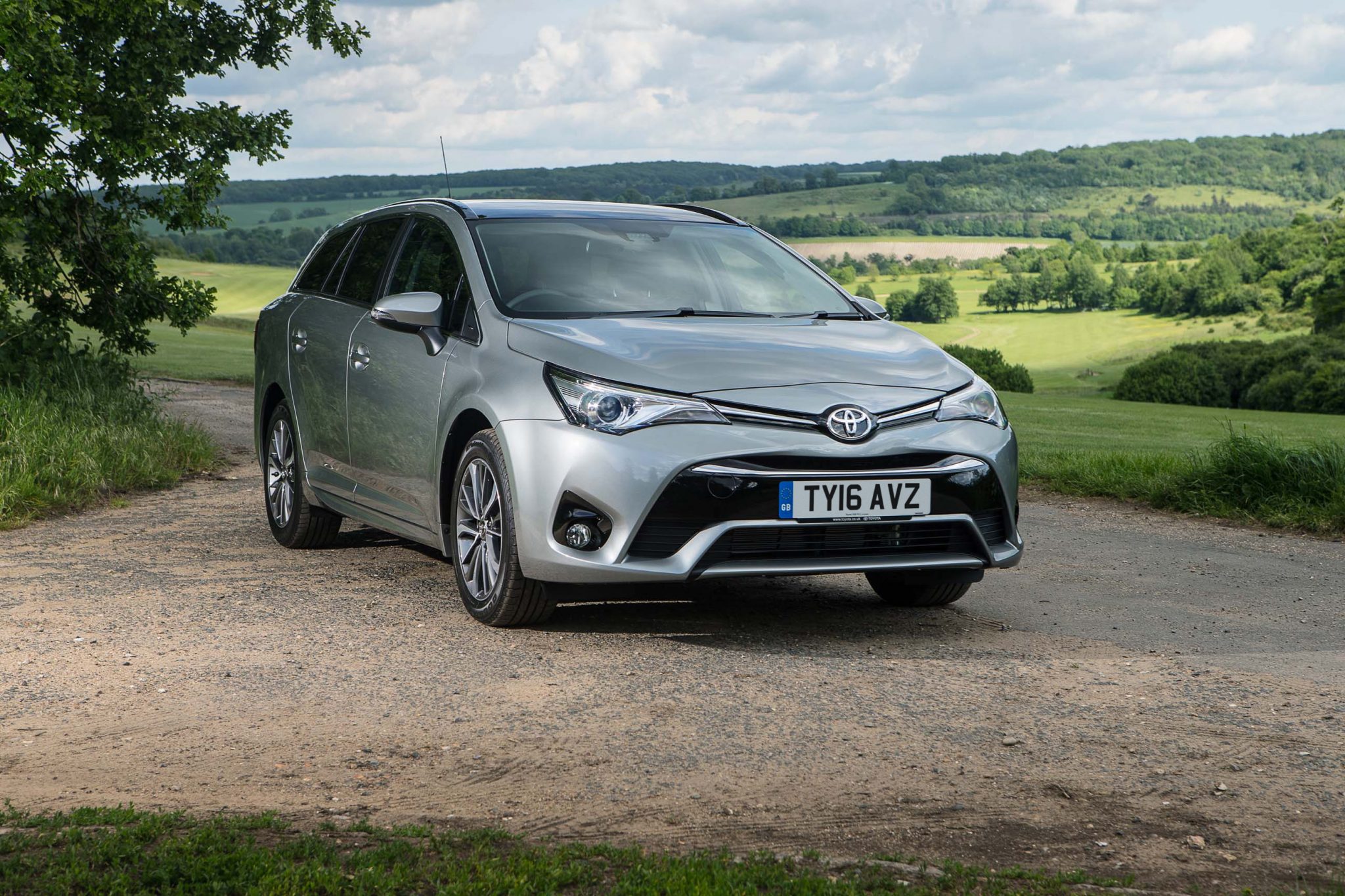 Toyota avensis 2015