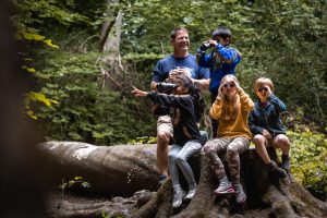 Steve Backshall introduces a group of children to birwatching.