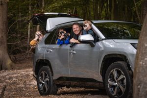 Steve Backshall introduces a group of children to birdwatching.