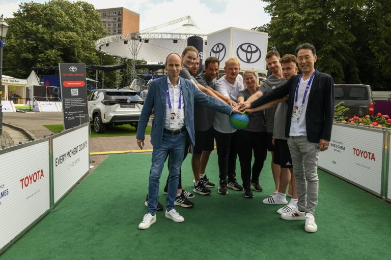 Matt Harrison, Chief Operating Officer, Toyota Motor Europe (left) and Yoshihiro Nakata, President & CEO, Toyota Motor Europe (right) with a group of Special Olympics athletes.