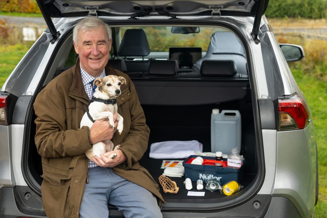 The Yorkshire Vet, Peter Wright, recommends a simple first aid kit when out and about with a dog. All Rights Reserved: RKP Photography [Formerly F Stop Press Ltd].