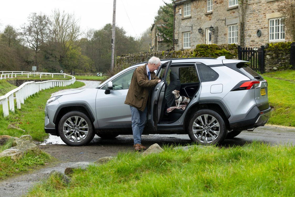 The Yorkshire Vet, Peter Wright, with 11-year-old Jack Russell Terrier, Moomin, in his Toyota RAV4. All Rights Reserved: RKP Photography [Formerly F Stop Press Ltd].