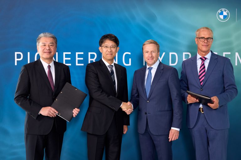 From the left: Hiroki Nakajima, Member of the Board of Directors, Executive Vice President Toyota Motor Corporation; Koji Sato, President and Member of the Board of Management (Representative Director) Toyota Motor Corporation; Oliver Zipse, Chairman of the Board of Management of BMW AG; Frank Weber, Member of the Board of Management of BMW AG, Development