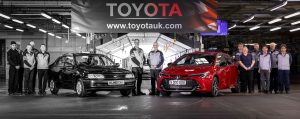 TMUK staff with the Carina E (on the left) - the first car produced at the factory in 1992 and the Corolla hatchback - the five millionth car produced at the factory in October 2024. www.rkpphotography.co.uk