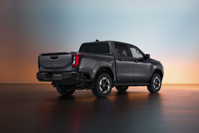 Toyota Hilux BEV