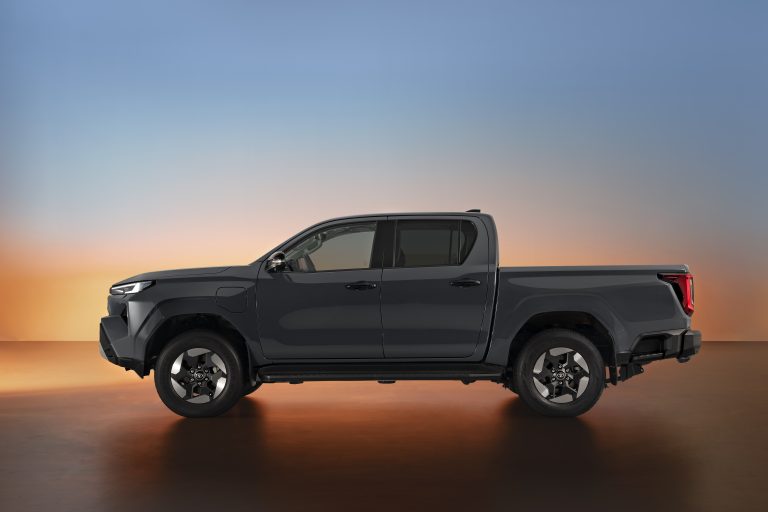 Toyota Hilux BEV